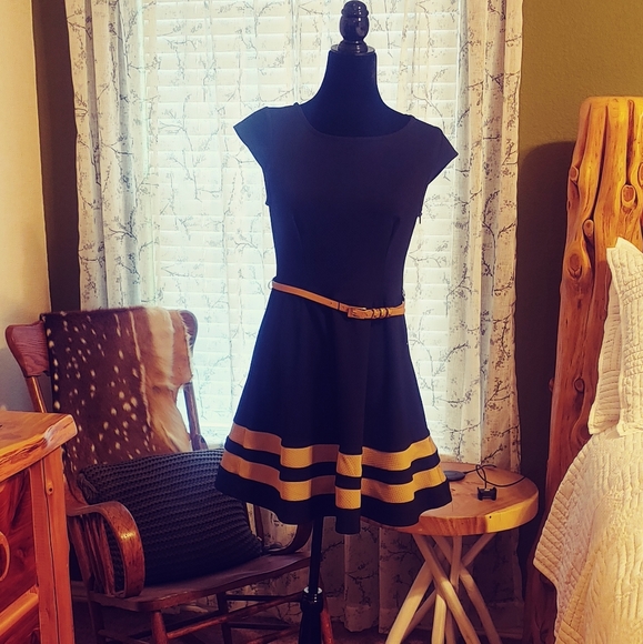 Balck dress with belt and studs - Picture 1 of 7